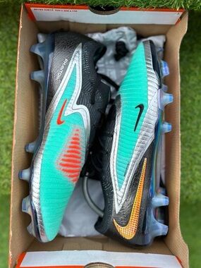 Nike Phantom 6 Low Elite FG Chrome Black
Elite Soccer Cleats